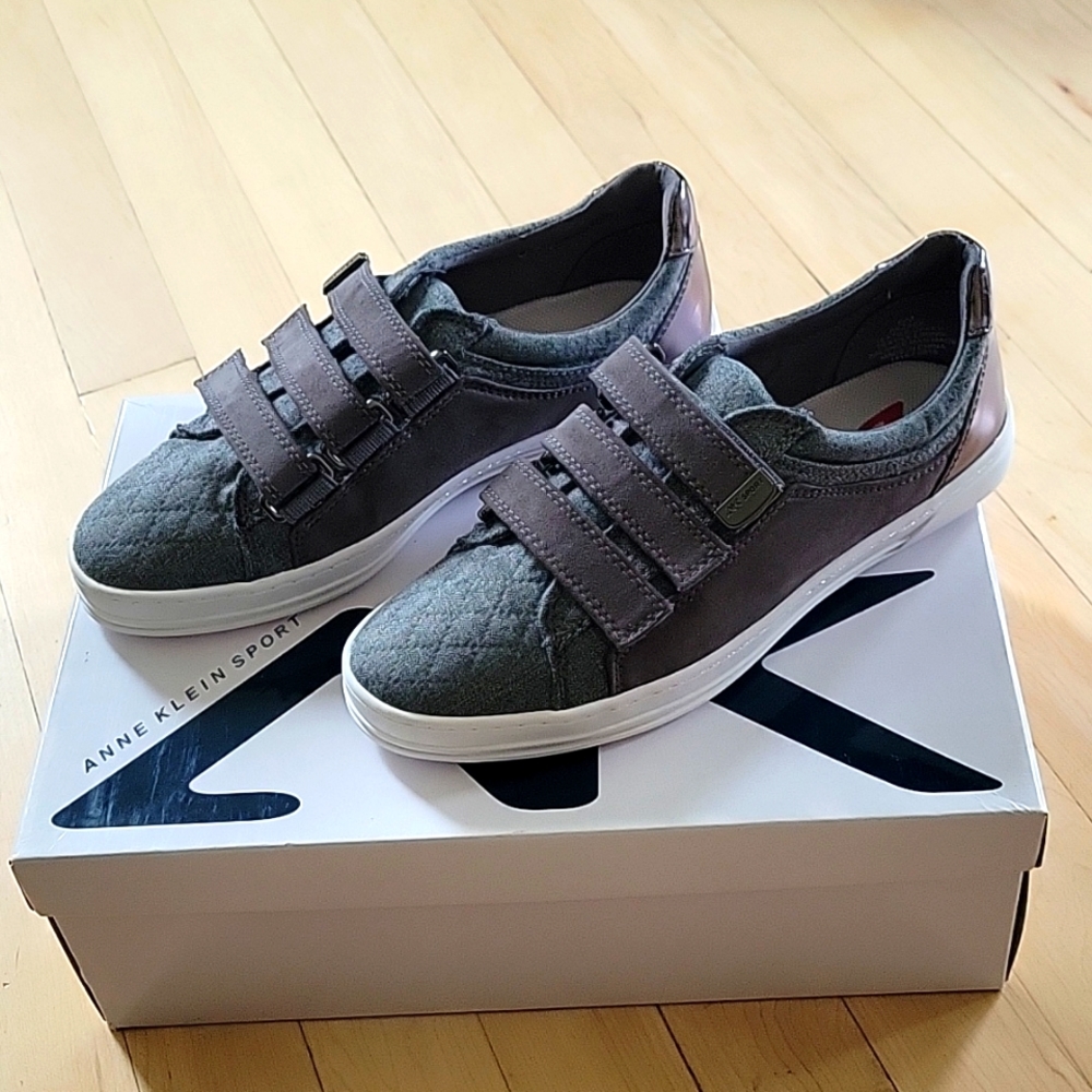 Anne Klein Sport shoes/sneakers Women's Size 6M